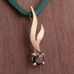 Vintage Merrin Jewelry Co. 14k Yellow Gold Black Star Sapphire Pendant Charm